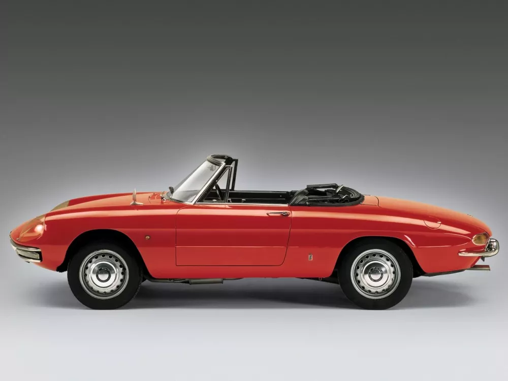 Автомобиль Alfa Romeo Spider I Кабриолет