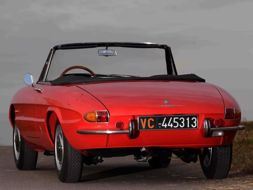 Автомобиль Alfa Romeo Spider I Кабриолет