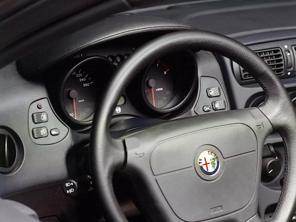 Автомобиль Alfa Romeo Spider II Кабриолет