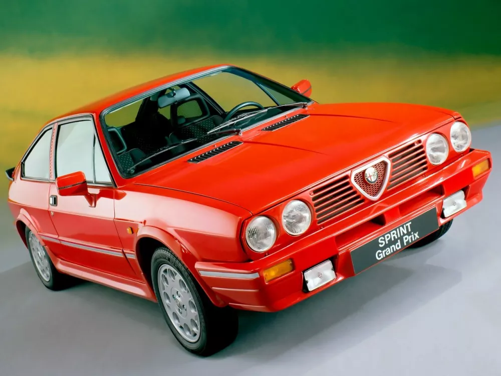 Автомобиль Alfa Romeo Sprint Хэтчбек (3 двери)