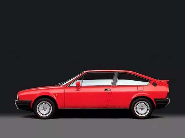 Автомобиль Alfa Romeo Sprint Хэтчбек (3 двери)