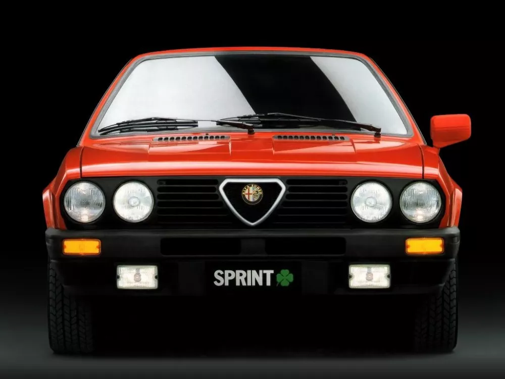 Автомобиль Alfa Romeo Sprint Хэтчбек (3 двери)
