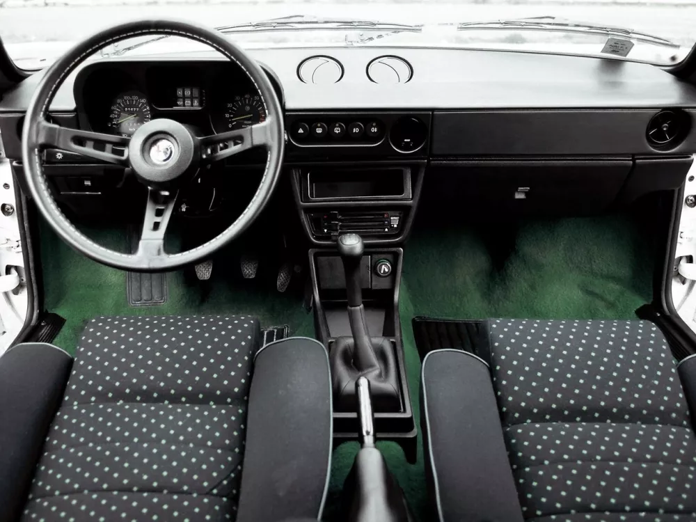 Автомобиль Alfa Romeo Sprint Хэтчбек (3 двери)