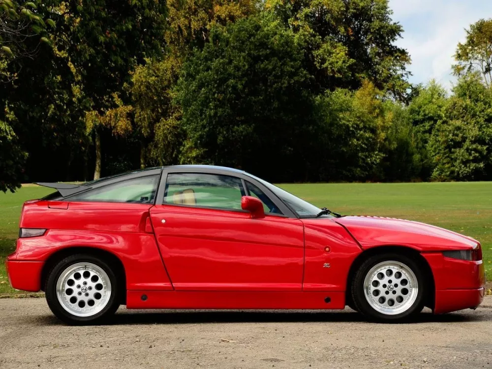 Автомобиль Alfa Romeo SZ Купе