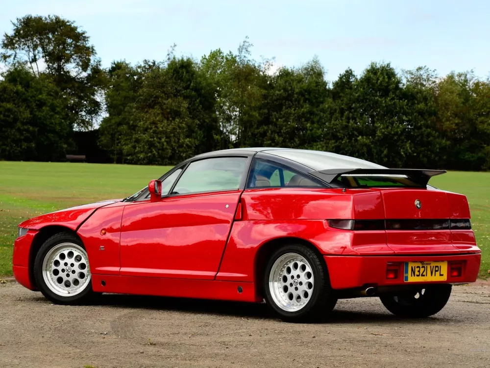 Автомобиль Alfa Romeo SZ Купе