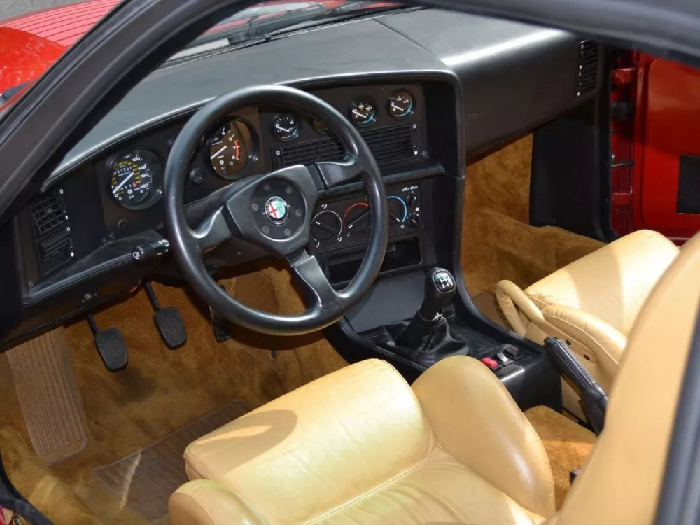 Автомобиль Alfa Romeo SZ Купе