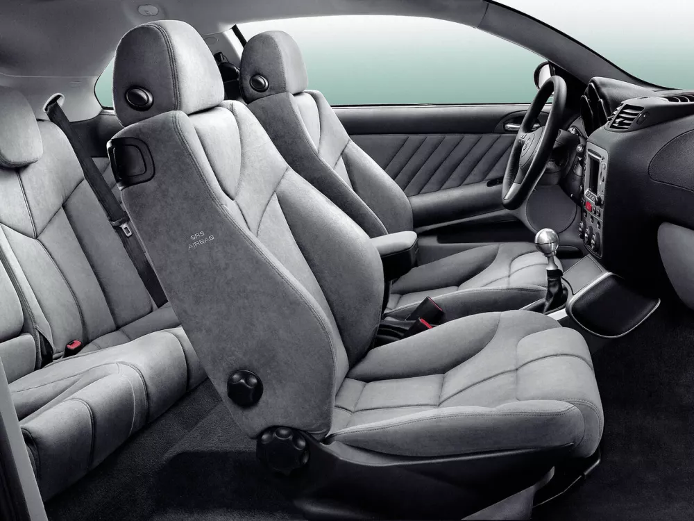 Автомобиль Alfa Romeo GT Купе