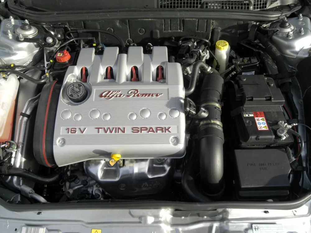 Автомобиль Alfa Romeo GT Купе