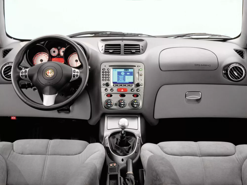 Автомобиль Alfa Romeo GT Купе