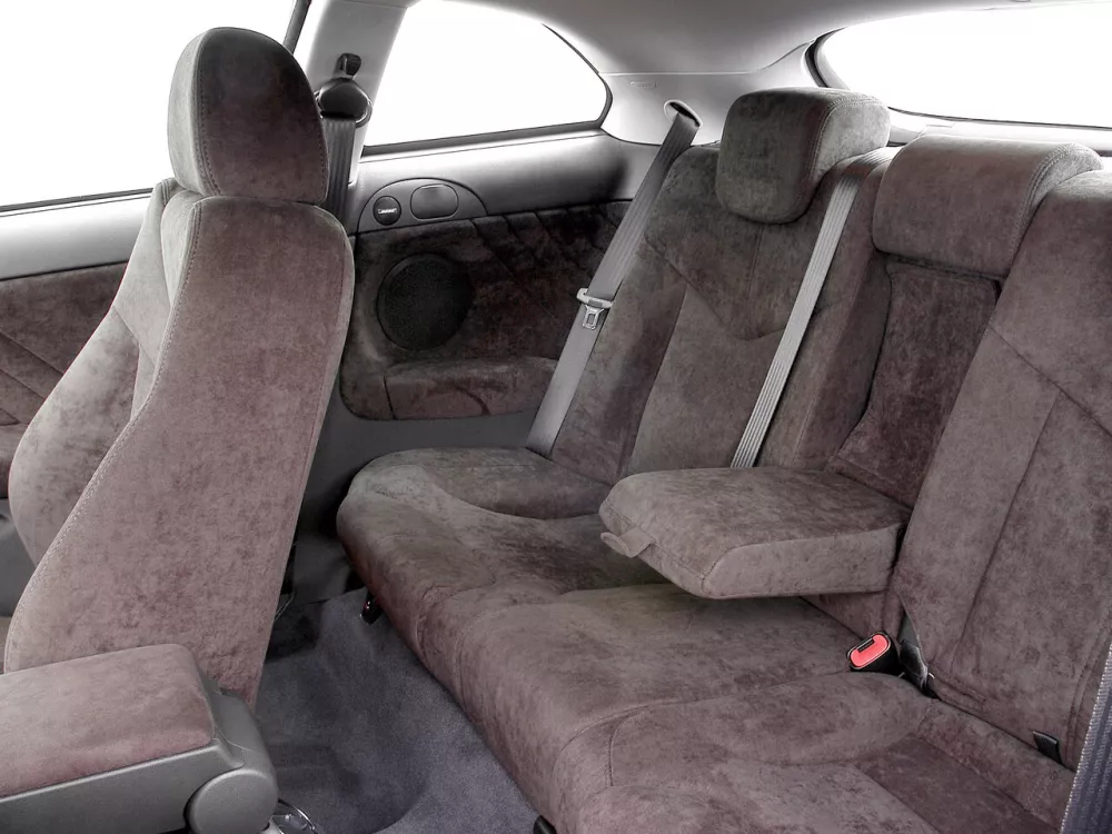 Автомобиль Alfa Romeo GT Купе