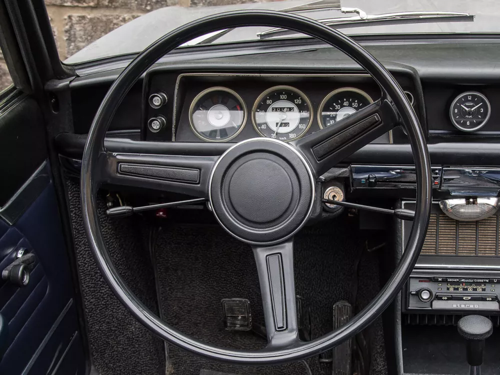 Автомобиль BMW 02 (E10) I Кабриолет