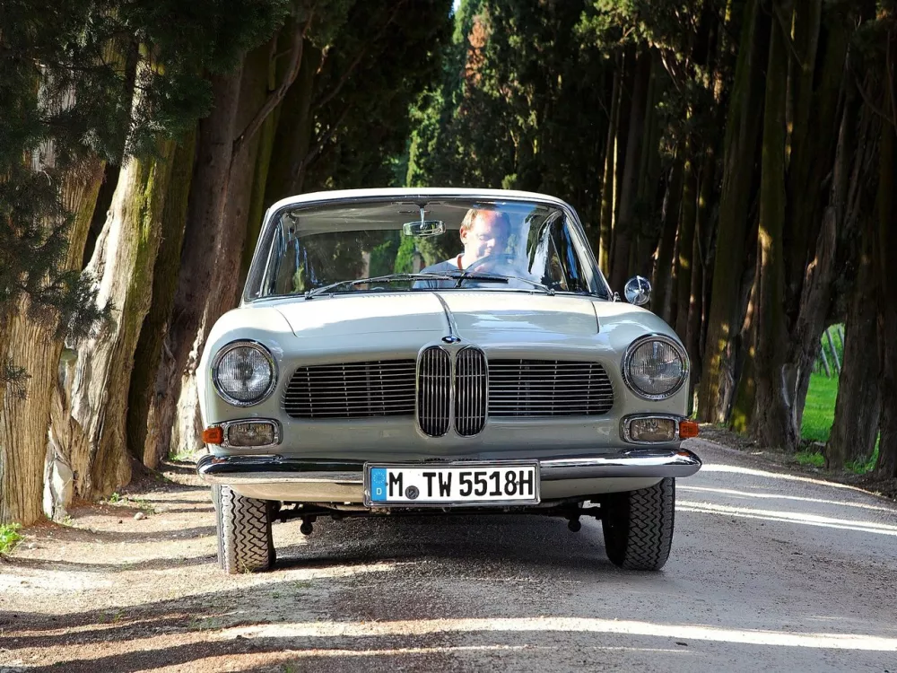 Автомобиль BMW 3200 Купе