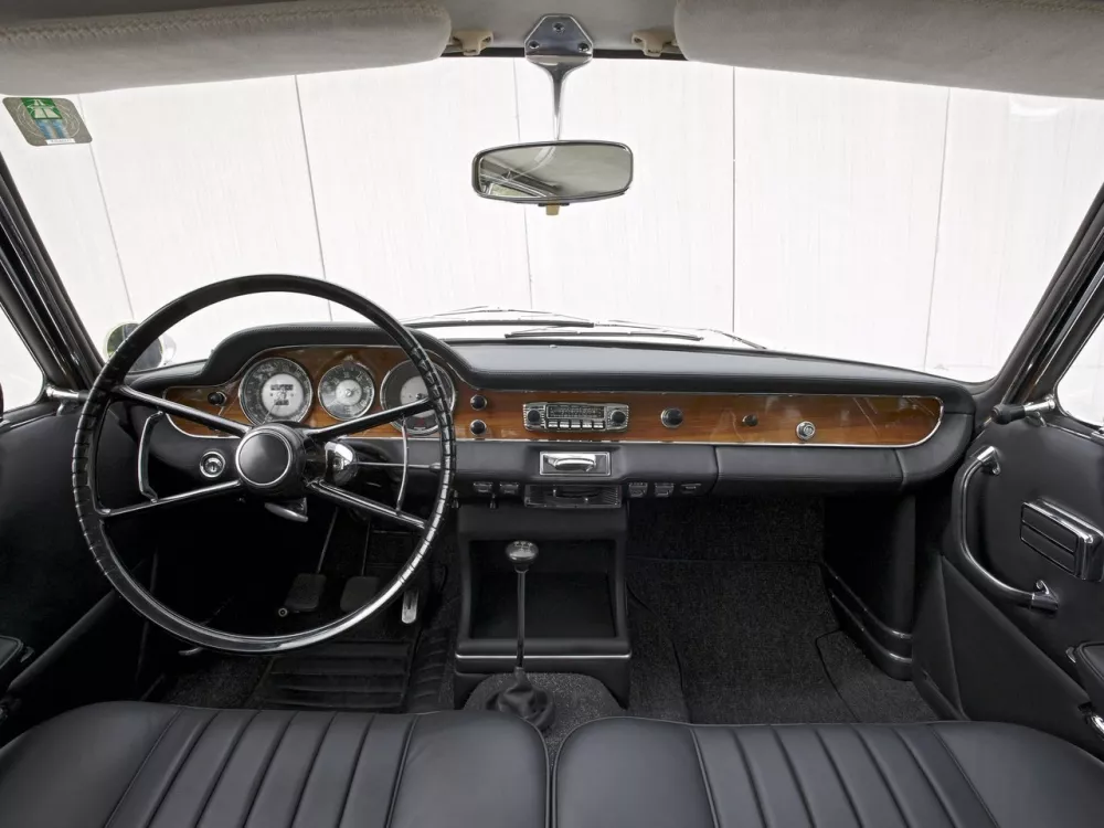 Автомобиль BMW 3200 Купе