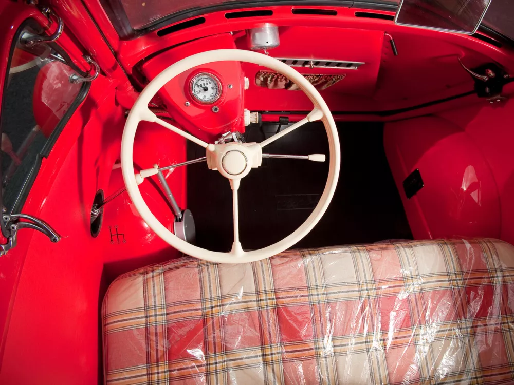 Автомобиль BMW Isetta Купе