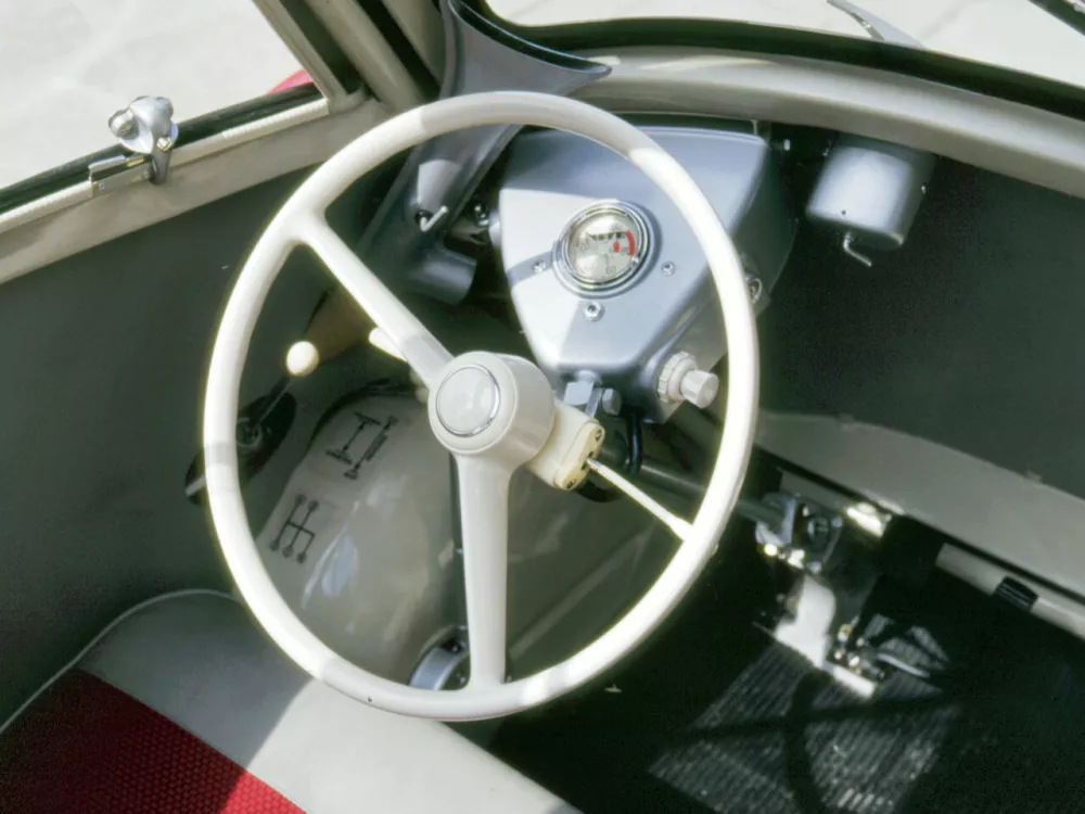 Автомобиль BMW Isetta Купе