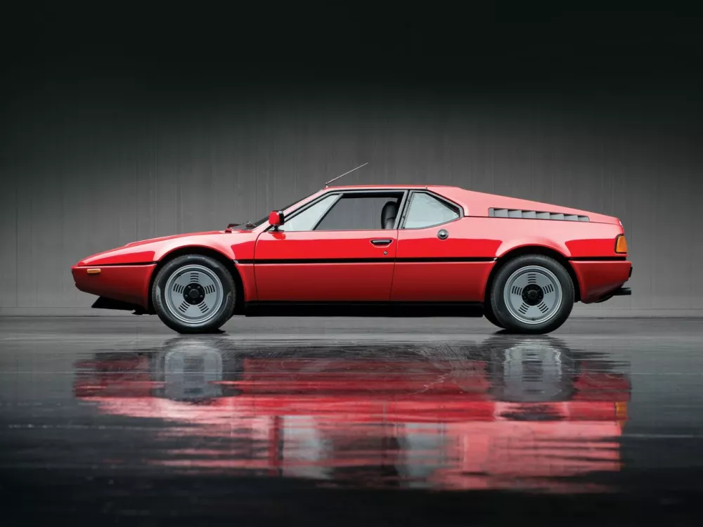 Автомобиль BMW M1 Купе