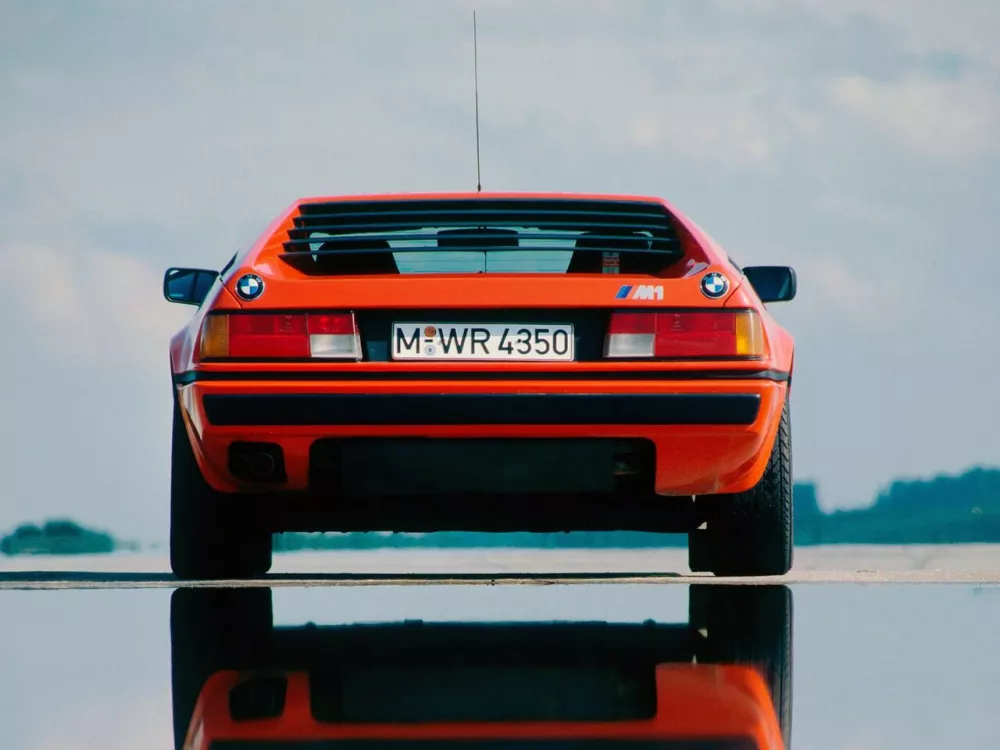 Автомобиль BMW M1 Купе