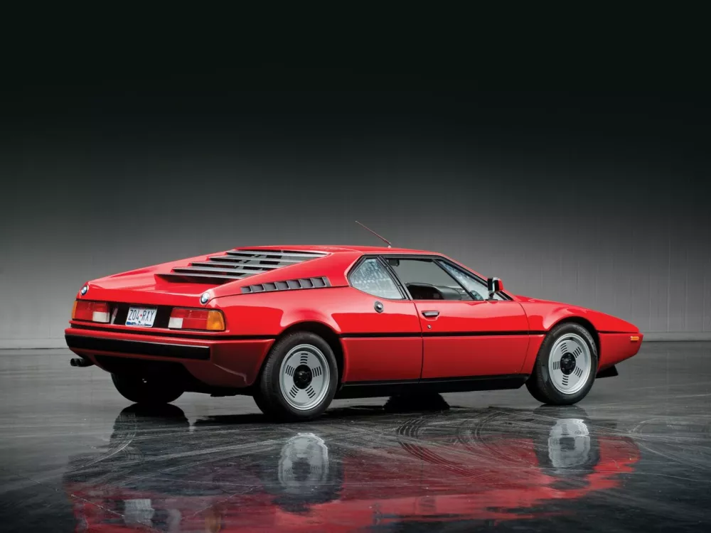 Автомобиль BMW M1 Купе