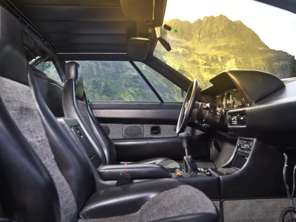 Автомобиль BMW M1 Купе