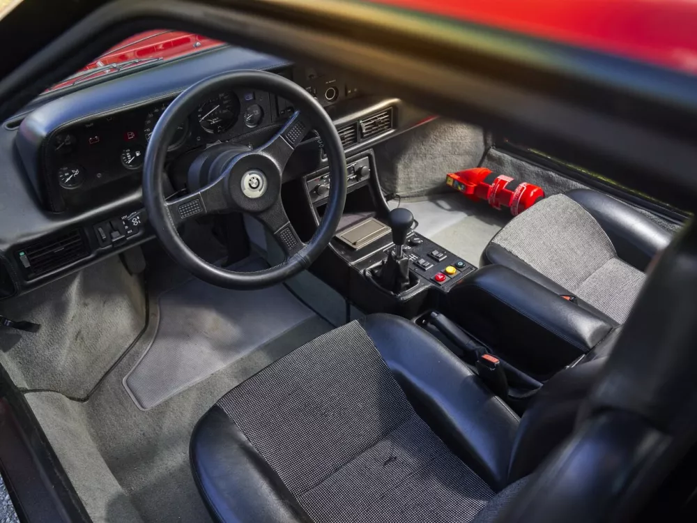 Автомобиль BMW M1 Купе