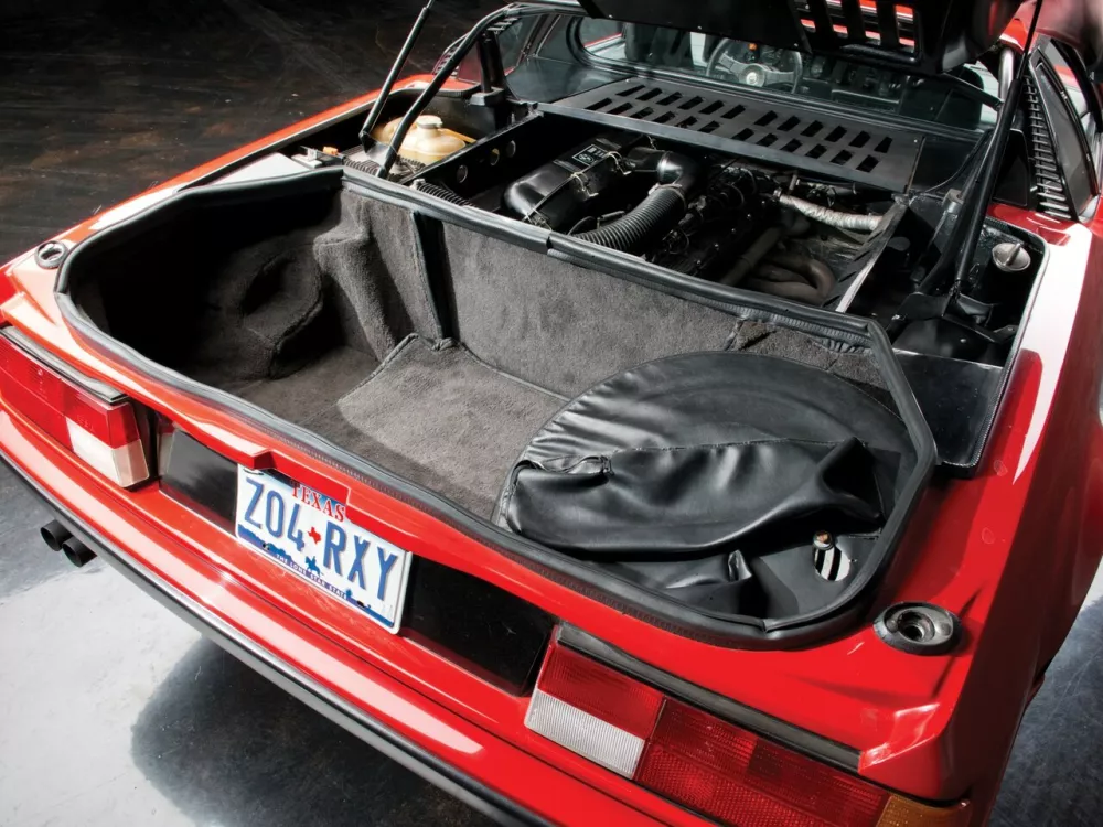 Автомобиль BMW M1 Купе