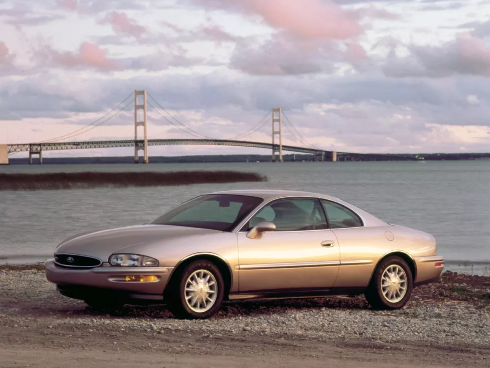 Автомобиль Buick Riviera VIII Купе