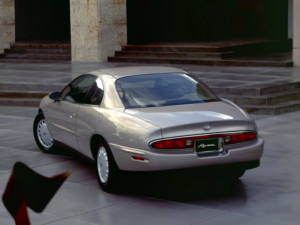 Автомобиль Buick Riviera VIII Купе