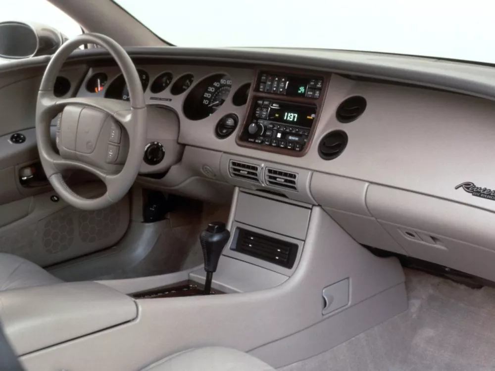 Автомобиль Buick Riviera VIII Купе