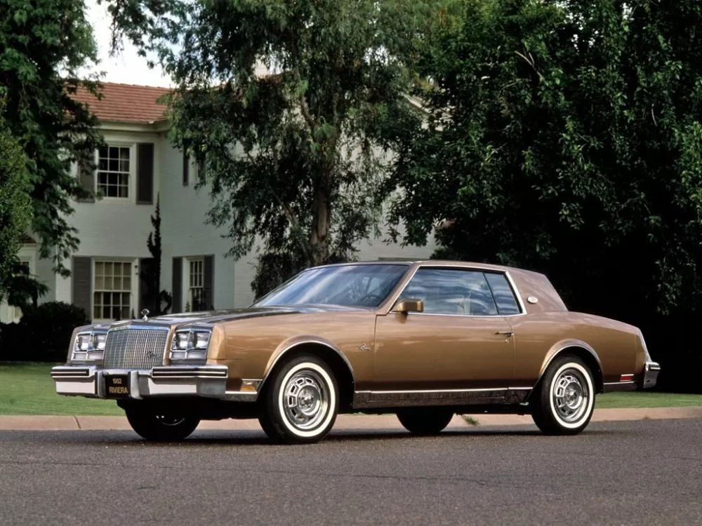 Автомобиль Buick Riviera VI Купе