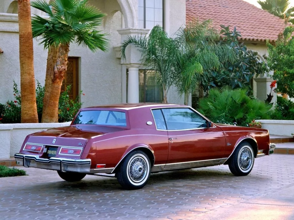 Автомобиль Buick Riviera VI Купе