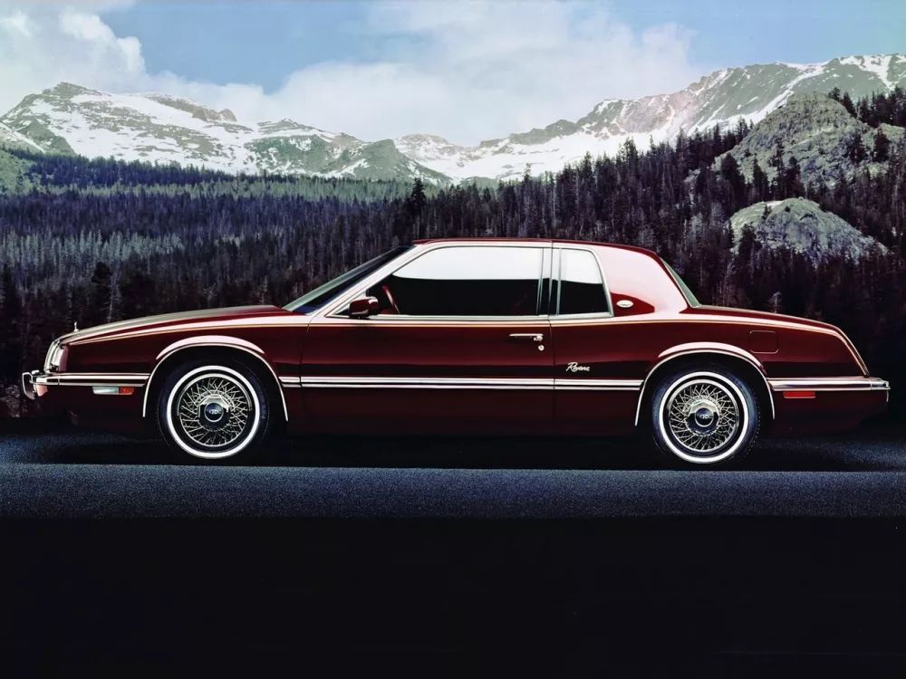 Автомобиль Buick Riviera VII Купе