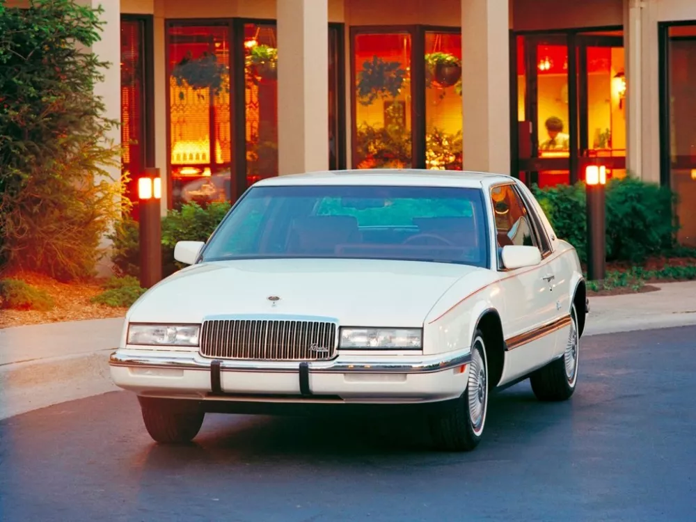 Автомобиль Buick Riviera VII Купе