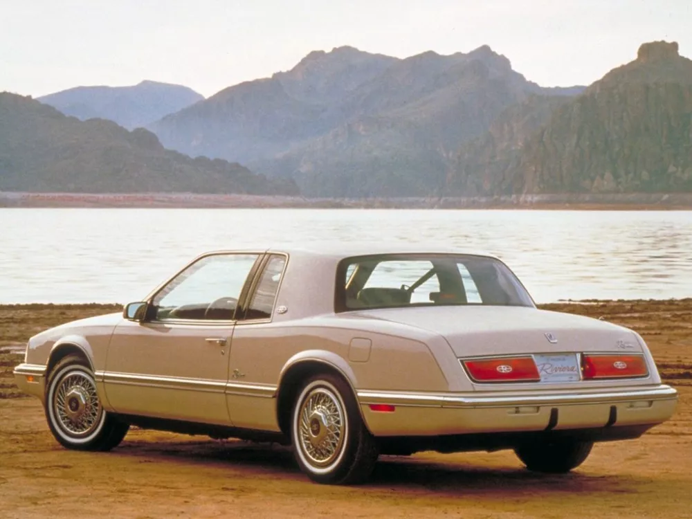 Автомобиль Buick Riviera VII Купе