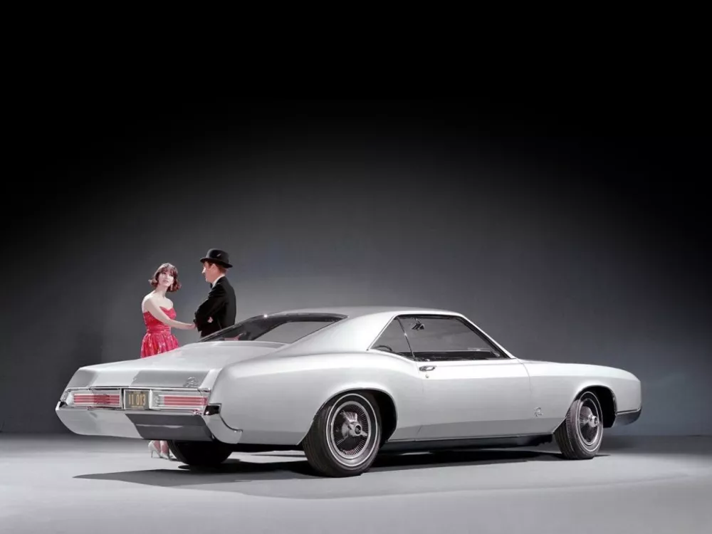 Автомобиль Buick Riviera II Купе