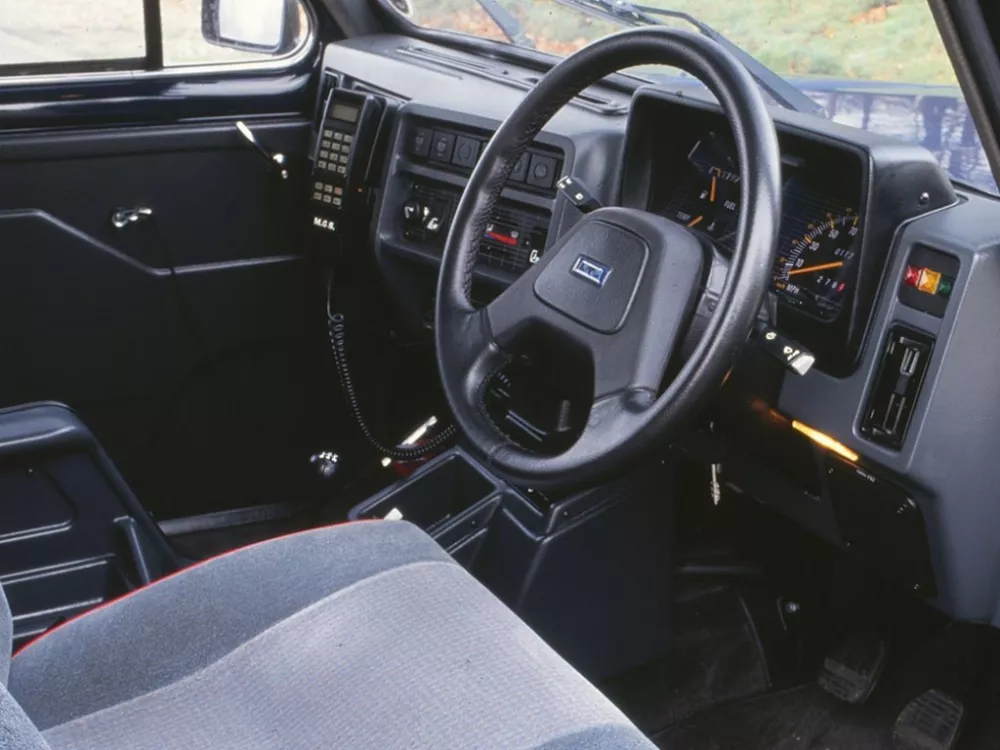 Автомобиль Carbodies FX4 Седан