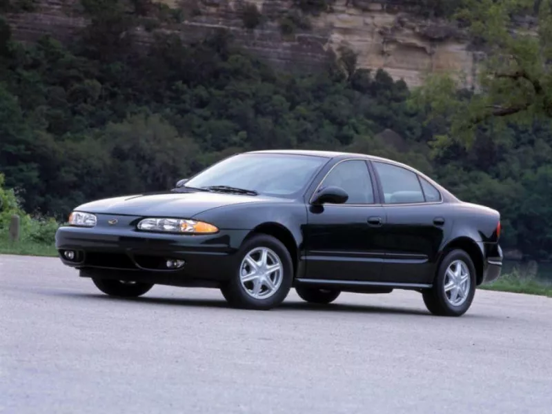 Автомобиль Chevrolet Alero Седан