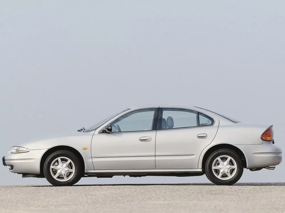 Автомобиль Chevrolet Alero Седан