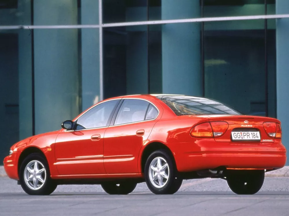 Автомобиль Chevrolet Alero Седан