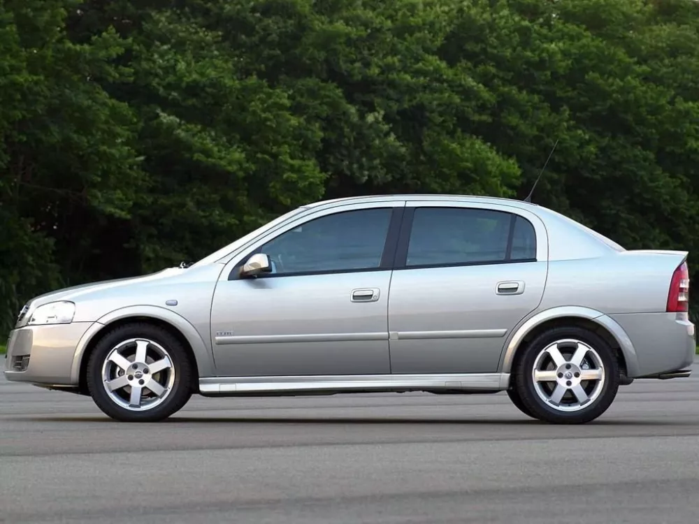 Автомобиль Chevrolet Astra Седан