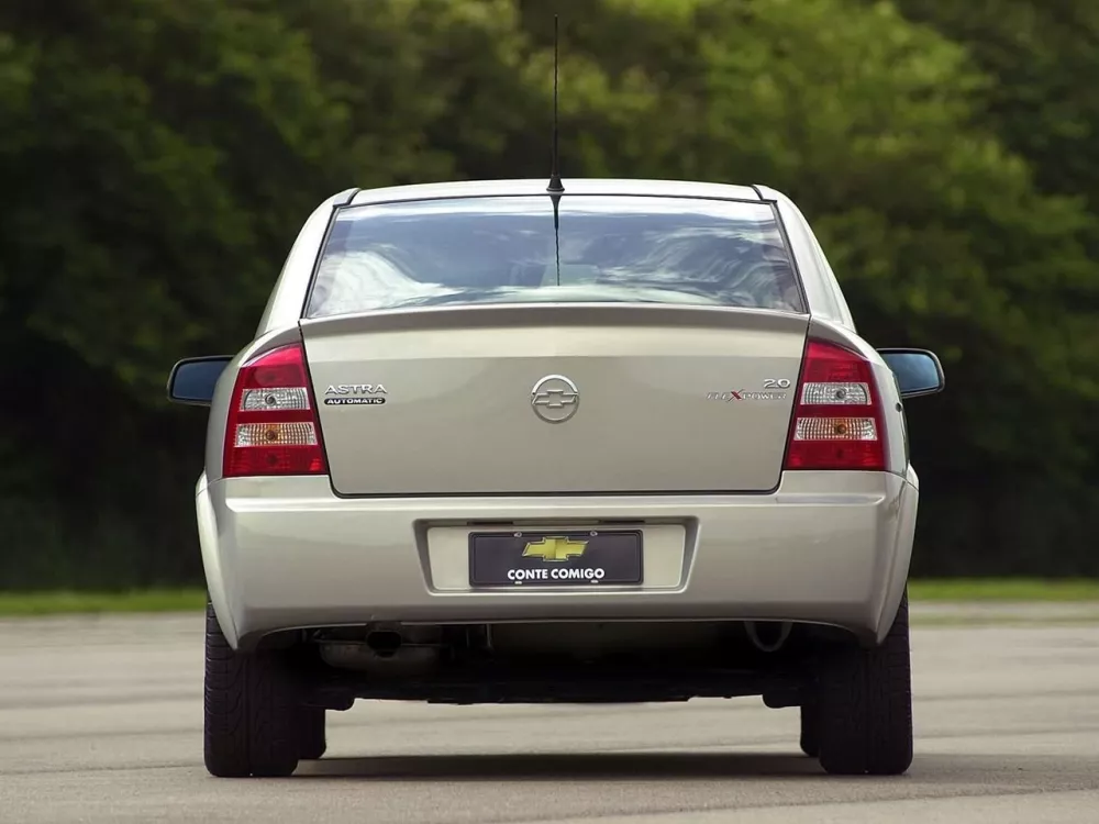 Автомобиль Chevrolet Astra Седан