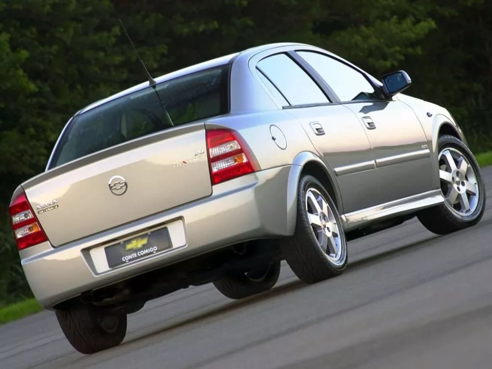 Автомобиль Chevrolet Astra Седан