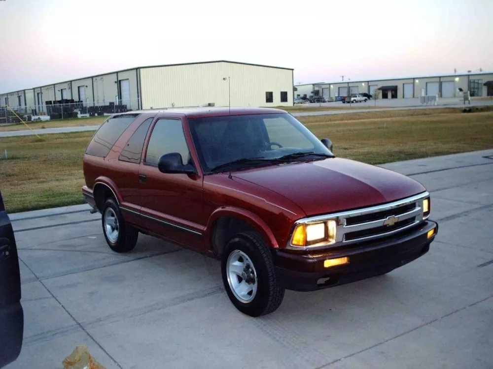 Автомобиль Chevrolet Blazer II Внедорожник (3 двери)