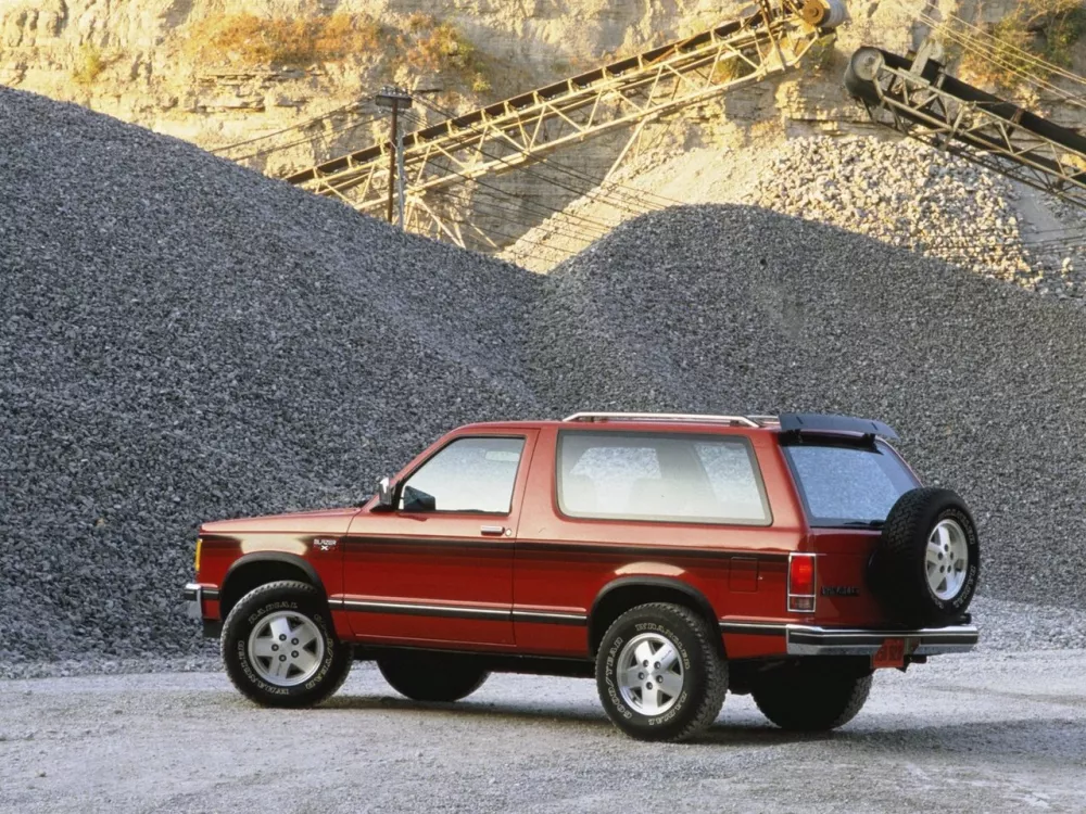 Автомобиль Chevrolet Blazer I Внедорожник (3 двери)