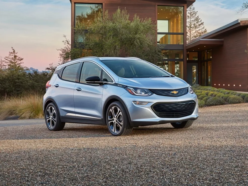 Автомобиль Chevrolet Bolt I Хэтчбек (5 дверей)