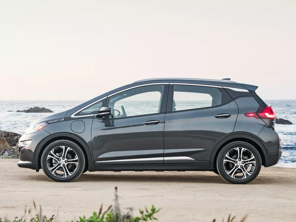 Автомобиль Chevrolet Bolt I Хэтчбек (5 дверей)