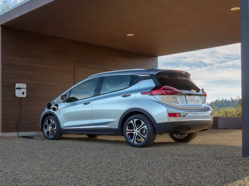 Автомобиль Chevrolet Bolt I Хэтчбек (5 дверей)