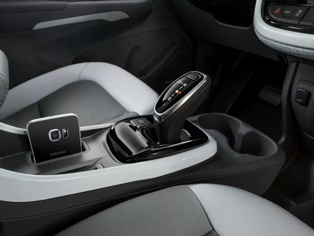 Автомобиль Chevrolet Bolt I Хэтчбек (5 дверей)