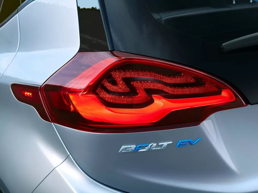Автомобиль Chevrolet Bolt I Хэтчбек (5 дверей)