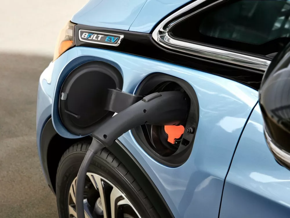 Автомобиль Chevrolet Bolt I Хэтчбек (5 дверей)