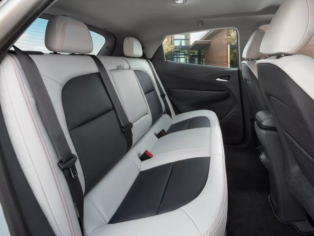 Автомобиль Chevrolet Bolt I Хэтчбек (5 дверей)